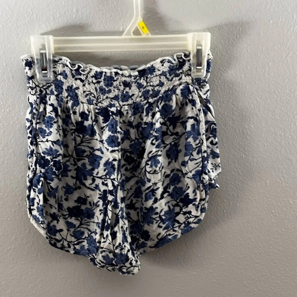 American Eagle Women Elastic Waist White/Blue Floral Loose Shorts size XXS - Picture 6 of 6